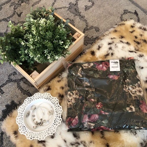 Floral Open-Back Shift Dress - Picture 3 of 5